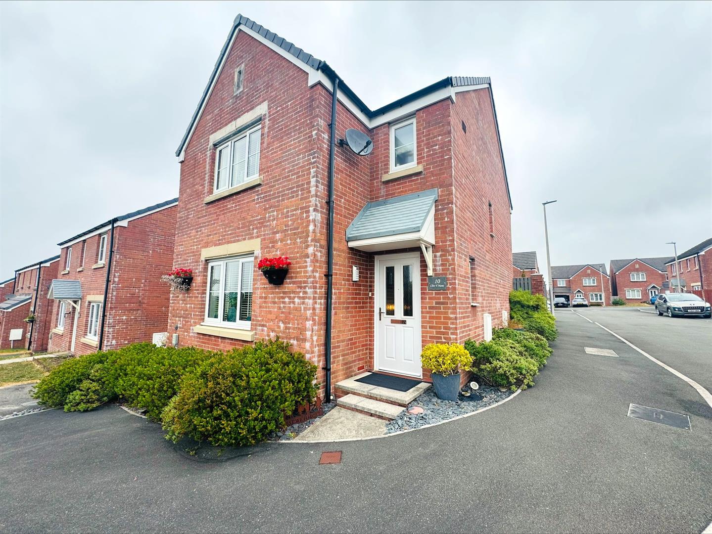 Clos Y Nant, Carway, Kidwelly, SA17 4JH